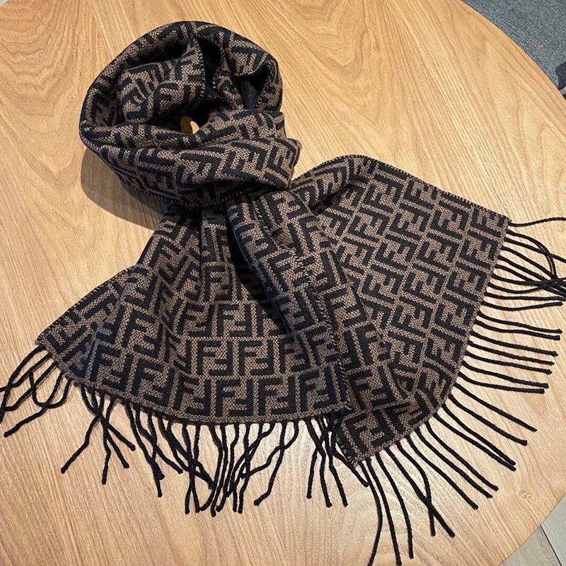 フェンディ マフラー
