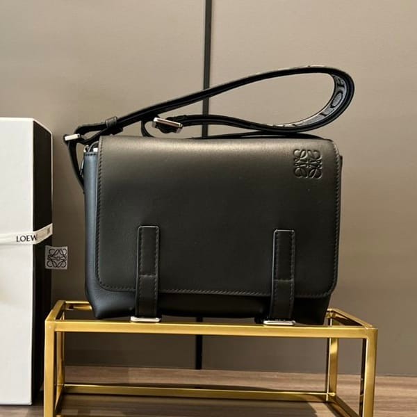 ブティック♪ロエベ ミリタリー メッセンジャーバッグ XS 偽物 lou70026